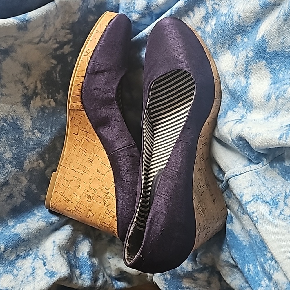 Cozy Wedges - Picture 2 of 3